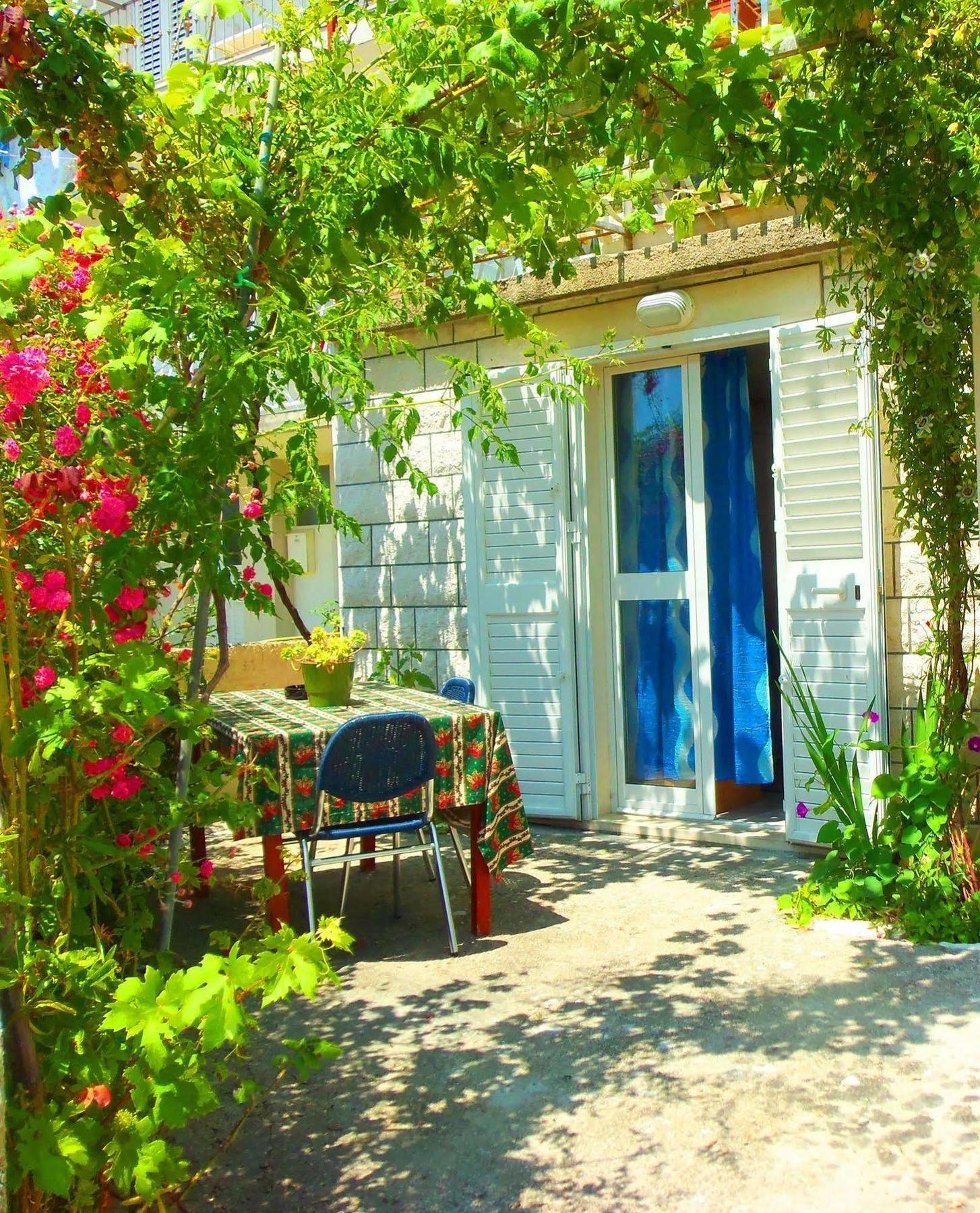 Guest House Kate Млини Экстерьер фото